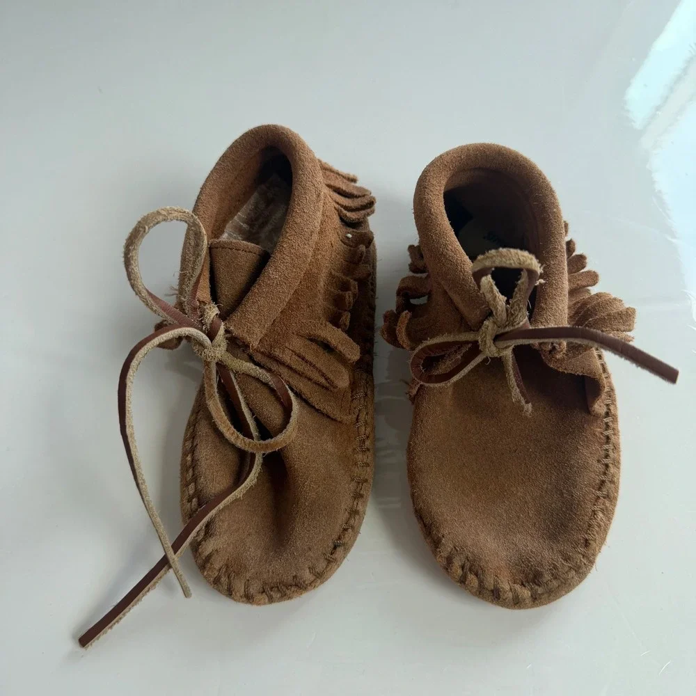 Kids Minnetonka Genuine Leather Fringe Booties‎ Size 8